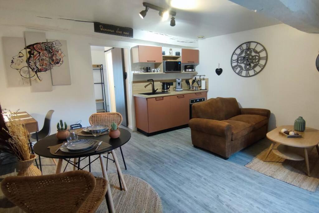 Le Joli'Mans, Appartement Refait A Neuf, Entierement Equipe, Pour 2 Personnes, Proche Quartier Historique Et Centre Le Mans Esterno foto